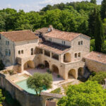 Parduodami penki namai Provanse