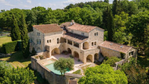 Parduodami penki namai Provanse